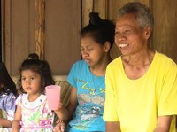 Tak Pernah Padam Semangat Pasutri Hidupi 3 Anak Disabilitas