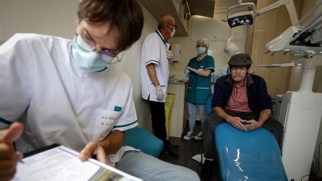 Lulusan Kedokteran dan Hukum Dibilang Hanya Buang-buang Waktu