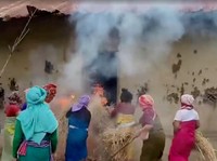 Isu Etnis India Makin Ngeri, Rumah Penelanjang Wanita Dibakar