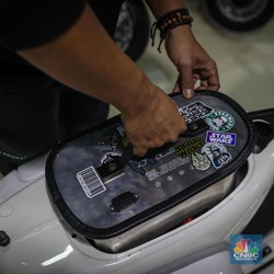 Pemerintah Lanjutkan Program Konversi Motor BBM ke Listrik