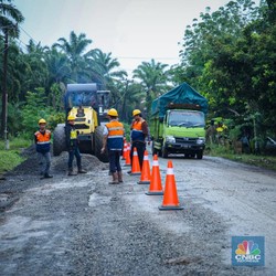 Jokowi Penuhi Janji, Bereskan 'Jalan Neraka' di Sumatera