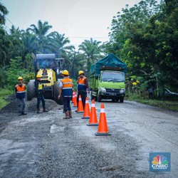 Jokowi Janji Bikin Mulus Jalan-Jalan di Daerah Sampai 2024