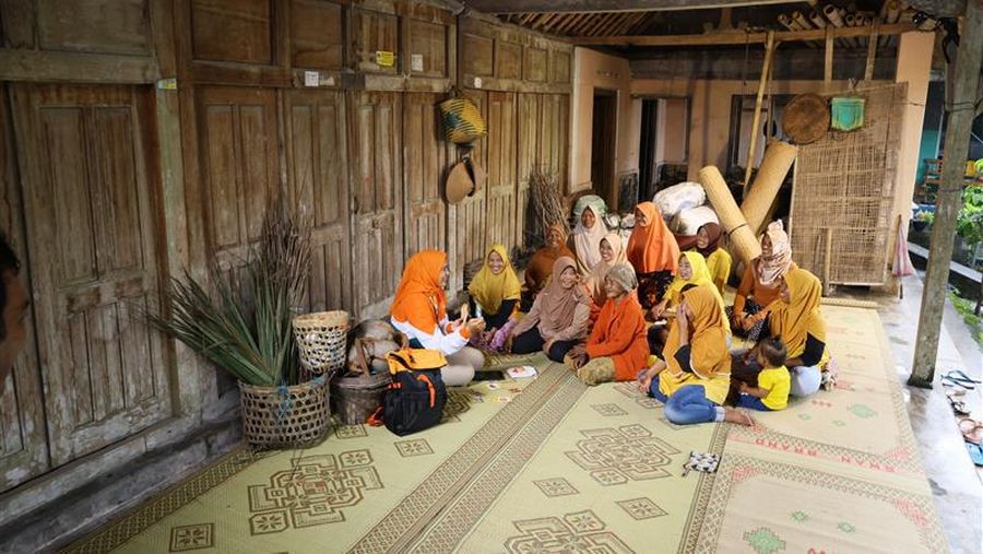 PT Bank BTPN Syariah Tbk terus fokus melayani masyarakat inklusi, terutama dalam memberikan akses keuangan berupa pembiayaan bagi para perempuan pelaku ekonomi yang masuk dalam kelompok unbankable (tak tersentuh layanan keuangan profesional). Selama lebih dari satu dekade, Bank BTPN Syariah telah menjalankan model bisnis yang sudah didesain untuk memberikan kesempatan tumbuh dan memenuhi berbagai kebutuhan bagi masyarakat inklusi.