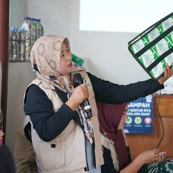HMSP & Waste4Change Edukasi Masyarakat Cara Kelola Sampah