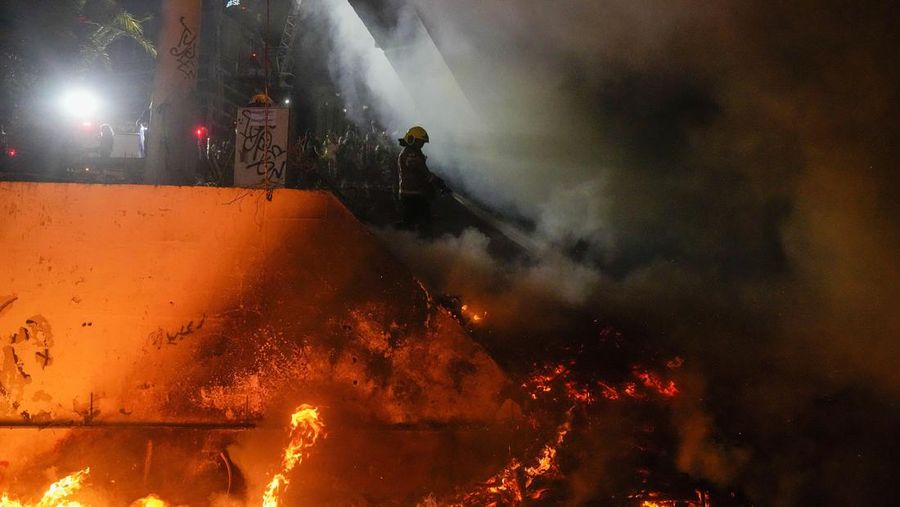 Unjuk rasa besar-besaran masih melanda Israel. Hingga Kamis waktu setempat, bukan hanya ribuan warga, ratusan personil militer cadangan juga turut bergerak melawan pemerintah. (REUTERS/CORINNA KERN)