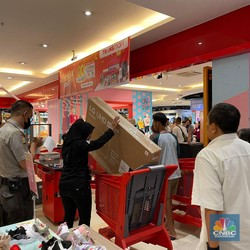 Transmart Full Day Sale, Pengunjung Ramai-Ramai Borong TV