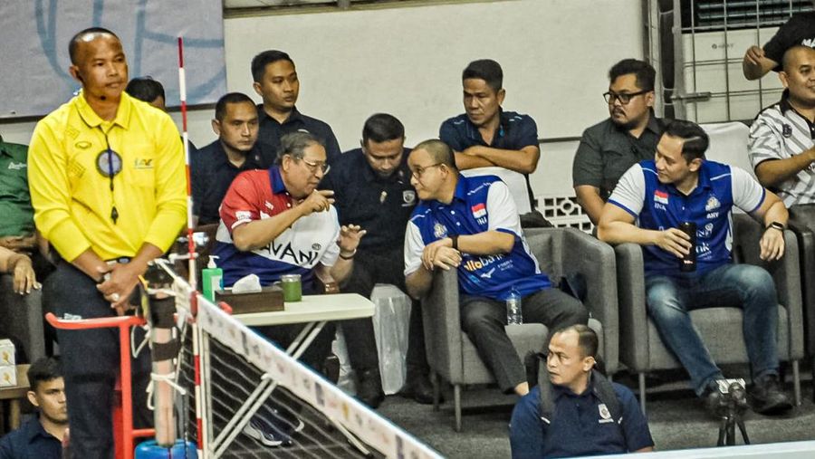 Bacapres Koalisi Perubahan untuk Persatuan (KPP) Anies Baswedan mengaku senang diajak Ketum Partai Demokrat (PD) Agus Harimurti Yudhoyono (AHY) nonton bareng (nobar) Liga Voli Indonesia Vs Vietnam di Sentul, Bogor, Jawa Barat. (Twitter @aniesbaswedan)
