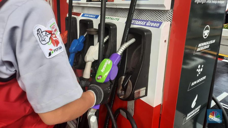 BBM Pertamax Green (RON 95) PT Pertamina (Persero) di SPBU Pertamina MT Haryono, Jakarta Selatan, Senin (24/7/2023). (վ/Firda Dwi Muliawati)