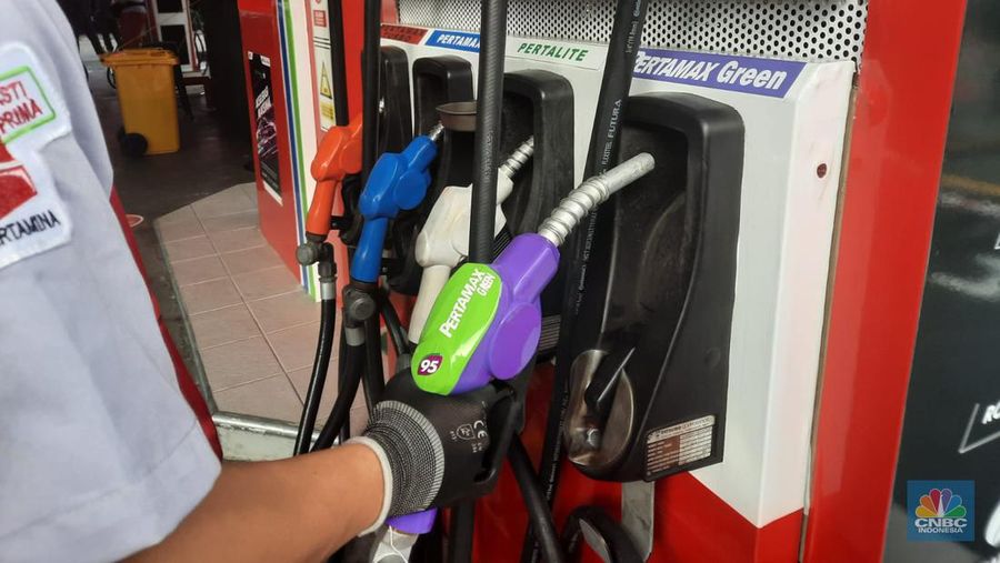 BBM Pertamax Green (RON 95) PT Pertamina (Persero) di SPBU Pertamina MT Haryono, Jakarta Selatan, Senin (24/7/2023). (վ/Firda Dwi Muliawati)