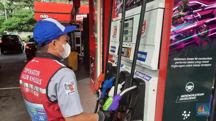 BBM Pertamax Green (RON 95) PT Pertamina (Persero) di SPBU Pertamina MT Haryono, Jakarta Selatan, Senin (24/7/2023). (վ/Firda Dwi Muliawati)
