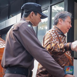Usai Diperiksa Kejagung 12 Jam, Airlangga Akhirnya Keluar