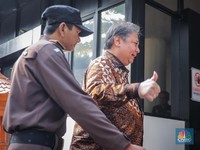 Usai Diperiksa Kejagung 12 Jam, Airlangga Akhirnya Keluar