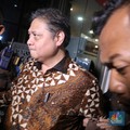 Potret Airlangga Keluar dari Kejagung Usai Diperiksa 12 Jam