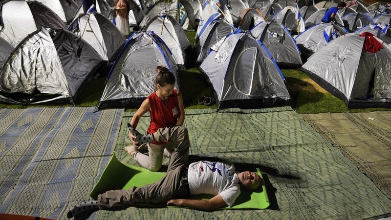 Ribuan demonstran Israel mendirikan tenda di luar Parlemen Israel, Knesset. Aksi tersebut dilakukan sebagai bagian dari protes terhadap rencana Perdana Menteri Israel Benjamin Netanyahu untuk merombak sistem peradilan yang kontroversial. (REUTERS/RONEN ZVULUN)