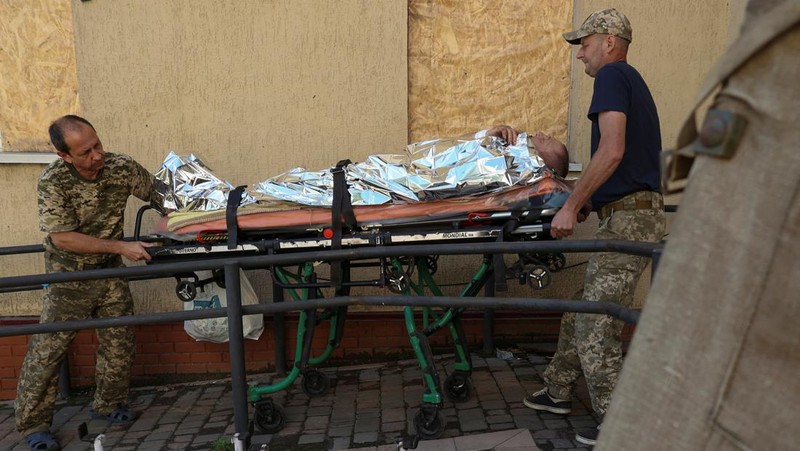 Serangan belasan Rusia dilaporkan menghancurkan pusat kota bersejarah, Odesa di Ukraina dalam semalam, Sabtu (22/7/2023) waktu setempat. (AP/Jae C. Hong)