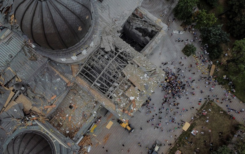 Serangan belasan Rusia dilaporkan menghancurkan pusat kota bersejarah, Odesa di Ukraina dalam semalam, Sabtu (22/7/2023) waktu setempat. (AP/Jae C. Hong)