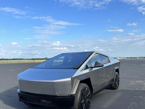 Elon Musk Mau Jual 200 Ribu Unit Tesla Cybertruck Setahun!