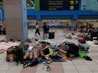 Yunani Heboh, Ramai Turis Asing Tertidur di Lantai Bandara
