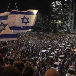 Tentara Memberontak, Pemerintah 'Pecah', Ada Apa Israel?