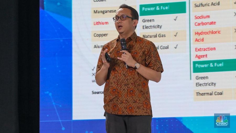 Deputi Bidang Koordinasi Investasi dan Pertambangan, Kementerian Koordinasi Kemaritiman dan Investasi (Kemenko Marves), Septian Hario Seto mengikuti sesi diskusi panel sesi 2 dengan tema