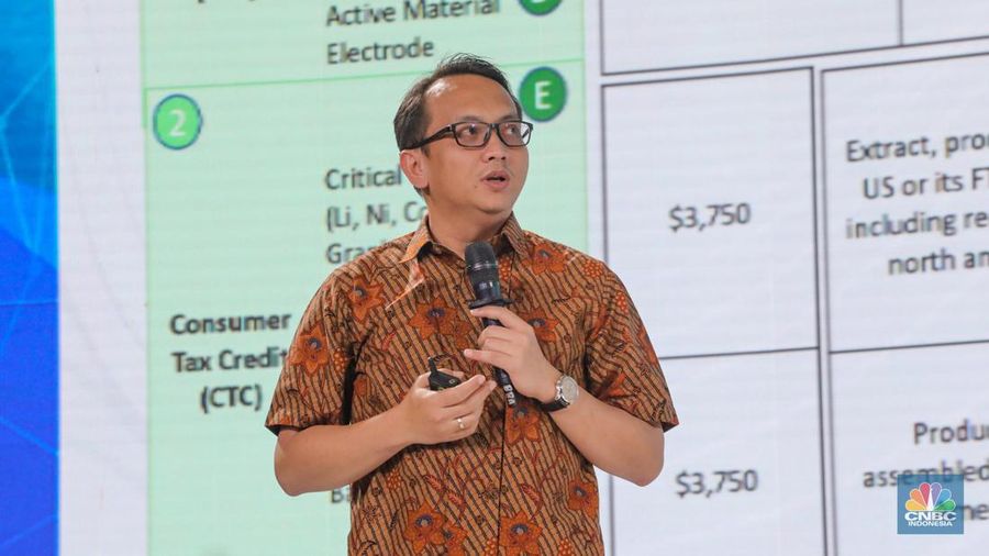 Deputi Bidang Koordinasi Investasi dan Pertambangan, Kementerian Koordinasi Kemaritiman dan Investasi (Kemenko Marves), Septian Hario Seto mengikuti sesi diskusi panel sesi 2 dengan tema 