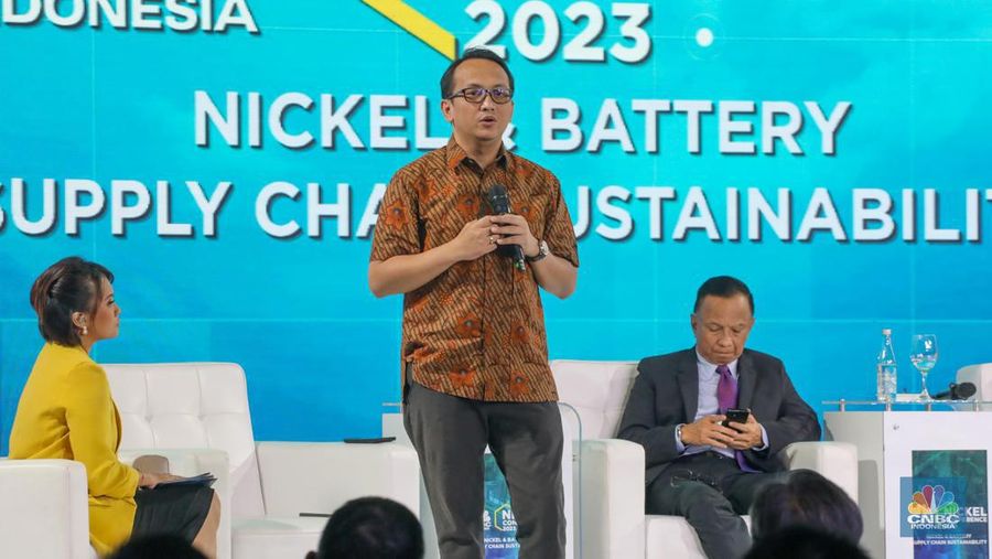 Deputi Bidang Koordinasi Investasi dan Pertambangan, Kementerian Koordinasi Kemaritiman dan Investasi (Kemenko Marves), Septian Hario Seto mengikuti sesi diskusi panel sesi 2 dengan tema