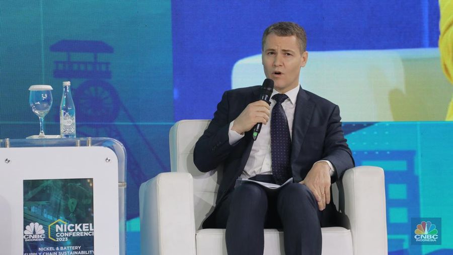 Director of Merdeka Battery Materials and Merdeka Copper Gold, Andrew Starkey saat menghadiri acara 'Nickel Conference 2023' di Jakarta, Selasa (25/7/2023). (CNBC Indonesia/Faisal Rahman)