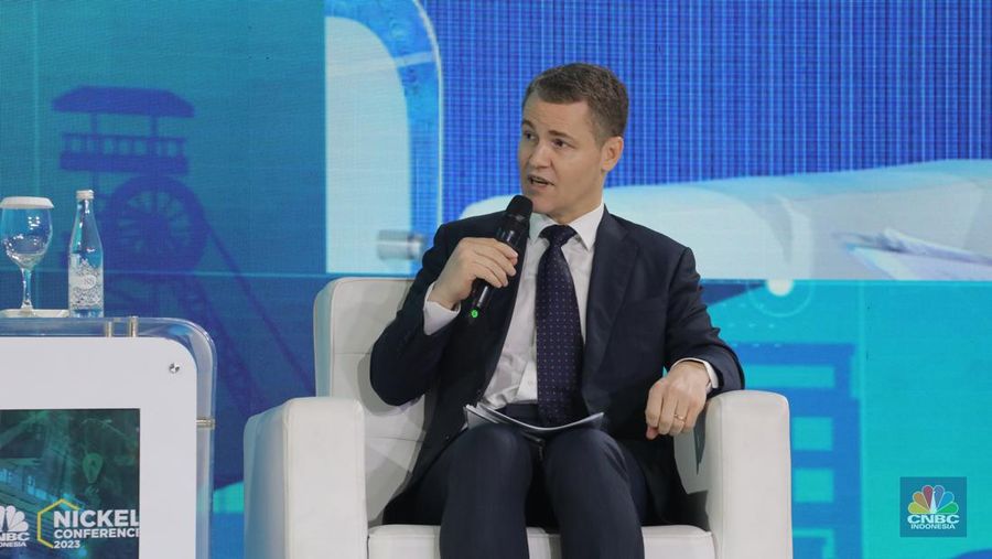 Director of Merdeka Battery Materials and Merdeka Copper Gold, Andrew Starkey saat menghadiri acara 'Nickel Conference 2023' di Jakarta, Selasa (25/7/2023). (CNBC Indonesia/Faisal Rahman)