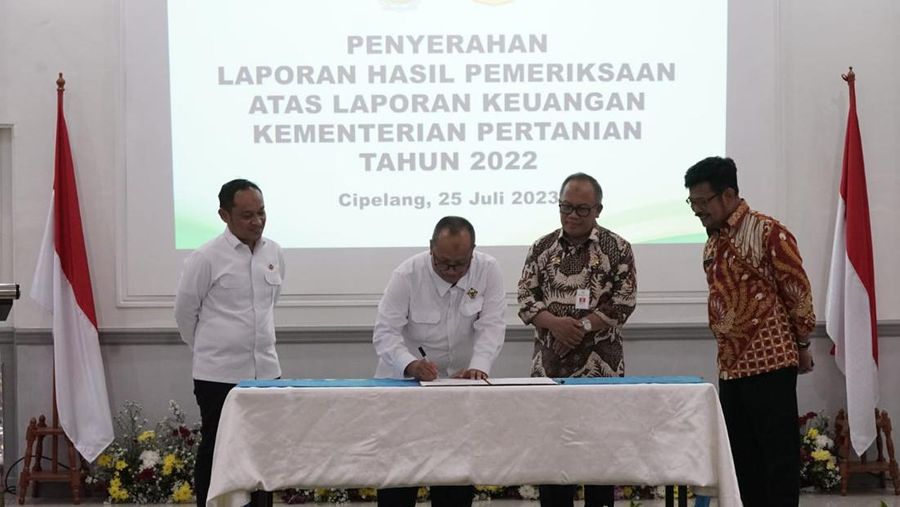 Laporan Penyerahan Laporan Hasil Pemeriksaan Atas Laporan Keuangan Kementerian Pertanian Tahun 2022/ Humas Kementan