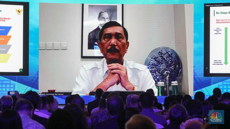 Menkomarves Luhut B Pandjaitan saat menghadiri acara 'Nickel Conference 2023' secara virtual, Selasa (25/7/2023). (CNBC Indonesia/Faisal Rahman)