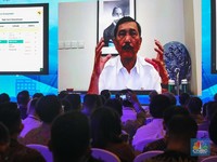 Ga Putus Asa, Luhut Masih Optimis Tesla Masuk RI