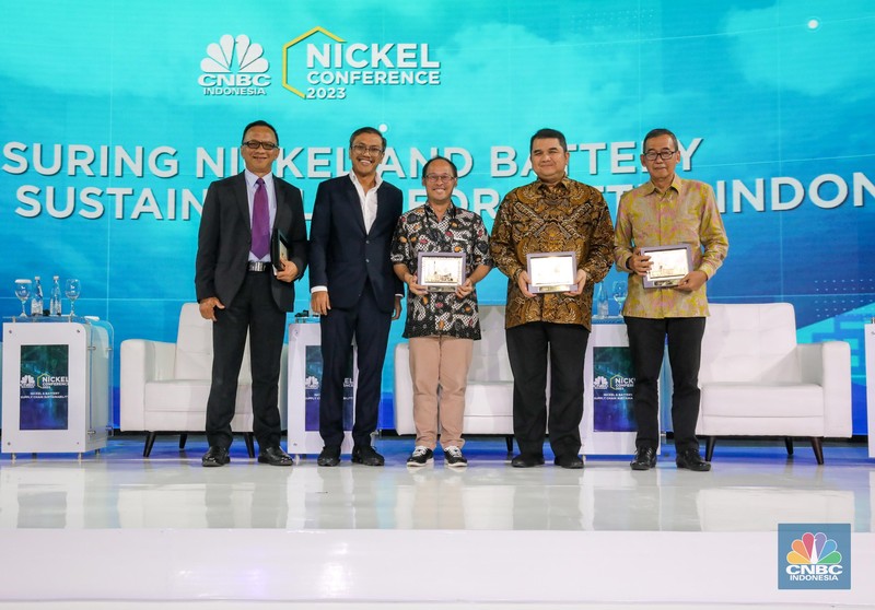 Suasaana peserta CNBC Indonesia Nickel Conference 2023 pada Selasa, (25/7/2023). Suasaana peserta CNBC Indonesia Nickel Conference 2023 pada Selasa, (25/7/2023). (CNBC Indonesia/Faisal Rahman)