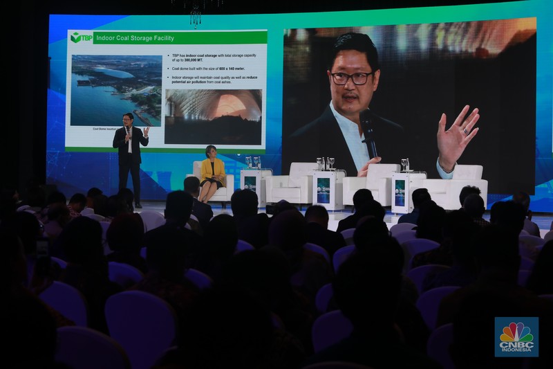 Suasaana peserta CNBC Indonesia Nickel Conference 2023 pada Selasa, (25/7/2023). Suasaana peserta CNBC Indonesia Nickel Conference 2023 pada Selasa, (25/7/2023). (CNBC Indonesia/Faisal Rahman)