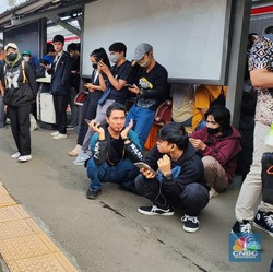Truk Kecelakaan, Penumpang KRL Tertahan 1 Jam di Sudimara