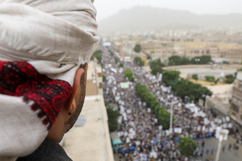 Massa berdemonstrasi menentang penodaan Alquran di Denmark, di Sanaa, Yaman 24 Juli 2023. (REUTERS/Khaled Abdullah)