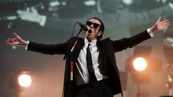 Video: The 1975 Tak Wajib Bayar Ganti Rugi Imbas Ciuman di Malaysia