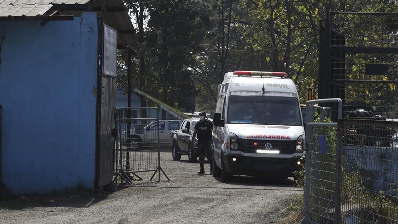 Ekuador pada Selasa mengumumkan keadaan darurat di semua penjaranya setelah serangkaian insiden kekerasan termasuk penembakan dan ledakan terjadi di salah satu penjara paling berbahaya. (Tangkapan Layar Video Reuters/ECUADOR'S POLICE HANDOUT)