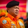 KPK Tetapkan Kabasarnas Henri Tersangka, TNI Keberatan!