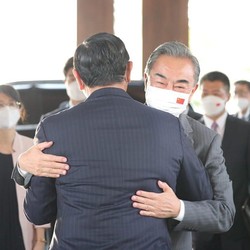 Potret Sahabat Luhut Gantikan Menlu China yang 'Hilang'