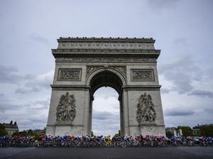 Polisi Prancis Tembak Mati Pria Berpisau di Arc de Triomphe Paris