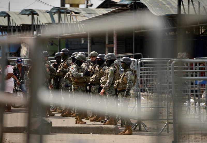 Ekuador pada Selasa mengumumkan keadaan darurat di semua penjaranya setelah serangkaian insiden kekerasan termasuk penembakan dan ledakan terjadi di salah satu penjara paling berbahaya. (Tangkapan Layar Video Reuters/ECUADOR'S POLICE HANDOUT)
