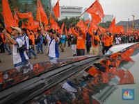 Jalan di Patung Kuda Jakarta Berubah Jadi Oranye, Ada Apa?