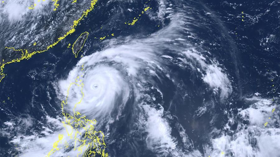 Topan Doksuri di daerah pemukiman di Kota Baguio, Filipina utara pada Rabu, 26 Juli 2023. (AP Photo)