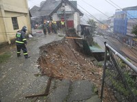 Potret Tetangga RI Porak-Poranda karena Topan Super