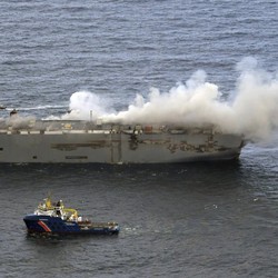 Houthi Makin Ngamuk di Laut Merah, 2 Rudal Balistik Tembak Kapal AS