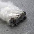 Ngeri! Kapal Kargo Berisi Ribuan Kendaraan Terbakar