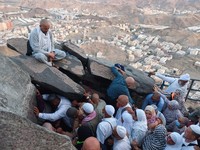 Parah! Ada Coretan 'Depok' di Tempat Gua Hira Arab Saudi
