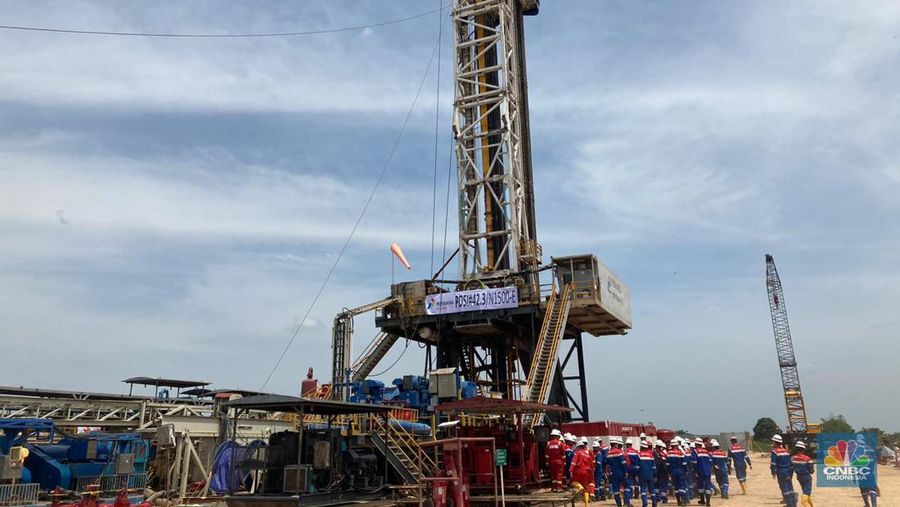 Peresmian tajak sumur Gulamo, Blok Migas Non Konvensional (MNK) di Lapangan Duri, Blok Rokan, Riau, yang dikelola PT Pertamina Hulu Rokan (PHR), oleh Menteri ESDM Arifin Tasrif, Kepala SKK Migas Dwi Soetjipto, dan Direktur Utama PT Pertamina (Persero) Nicke Widyawati, Kamis (27/07/2023). (CNBC Indonesia/Verda Nano Setiawan)