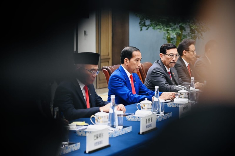 Presiden Joko Widodo menekankan sejumlah kerja sama antara Indonesia dan Republik Rakyat Tiongkok (RRT) pada pertemuan bilateral bersama Presiden Xi Jinping yang dilaksanakan di Hotel Jinniu, Chengdu, pada Kamis, 27 Juli 2023. Presiden Joko Widodo menekankan sejumlah kerja sama antara Indonesia dan Republik Rakyat Tiongkok (RRT) pada pertemuan bilateral bersama Presiden Xi Jinping yang dilaksanakan di Hotel Jinniu, Chengdu, pada Kamis, 27 Juli 2023. (Dok. Laily Rachev - Biro Pers Sekretariat Presiden)