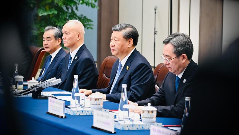 Presiden Joko Widodo menekankan sejumlah kerja sama antara Indonesia dan Republik Rakyat Tiongkok (RRT) pada pertemuan bilateral bersama Presiden Xi Jinping yang dilaksanakan di Hotel Jinniu, Chengdu, pada Kamis, 27 Juli 2023. (Dok. Laily Rachev - Biro Pers Sekretariat Presiden)